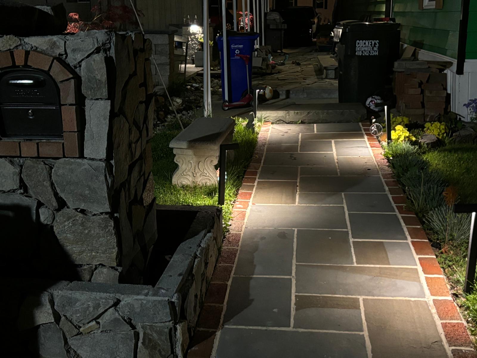 Garden lighting walkway